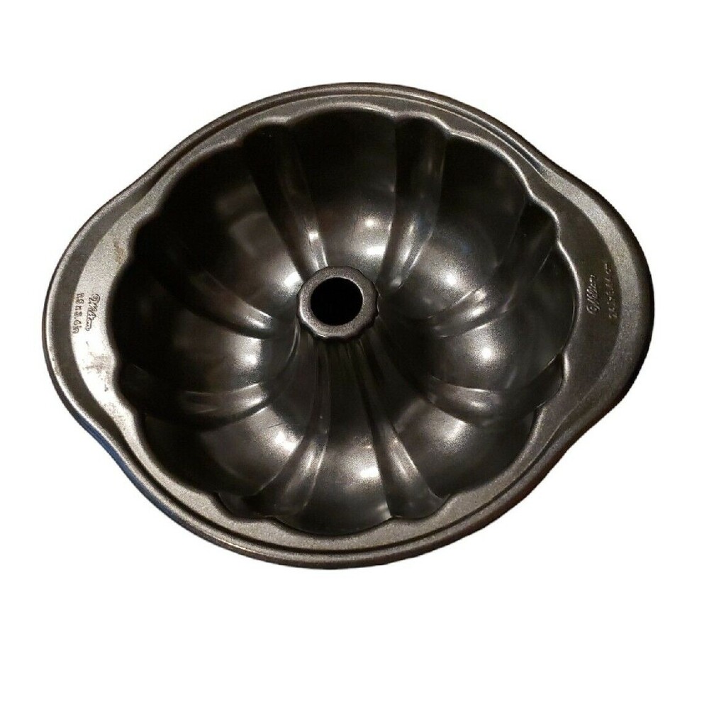 Wilton Perfect Results Premium Non-Stick 9.5 X 3.4 Inch Fluted Tube Ring Pan